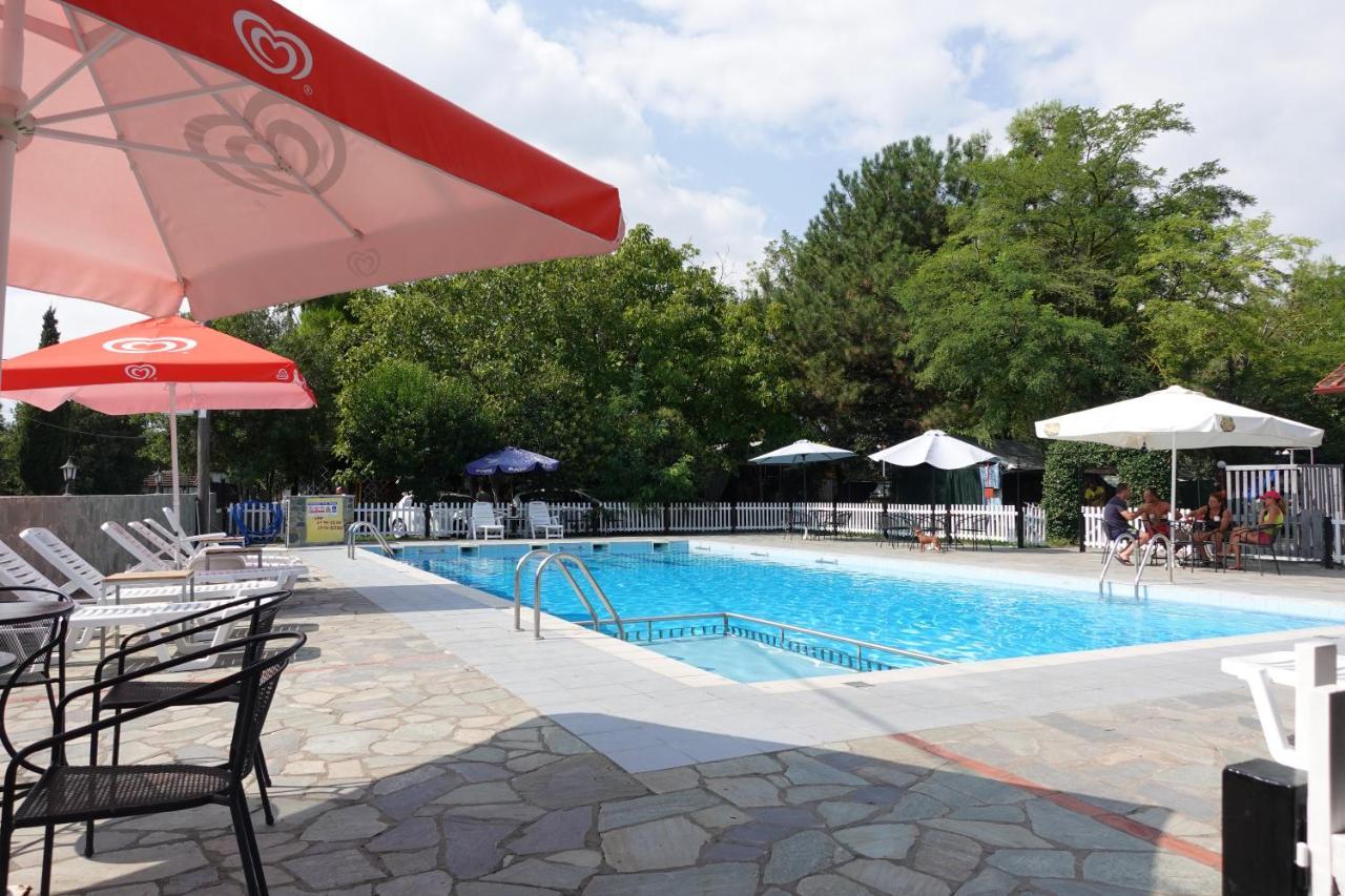Camping Mitikas And Bungalows Pláka Litóhoru Kültér fotó