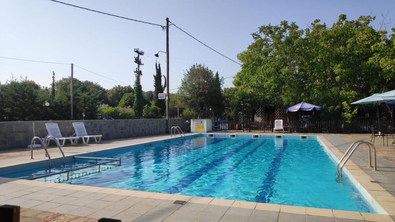 Camping Mitikas And Bungalows Pláka Litóhoru Kültér fotó