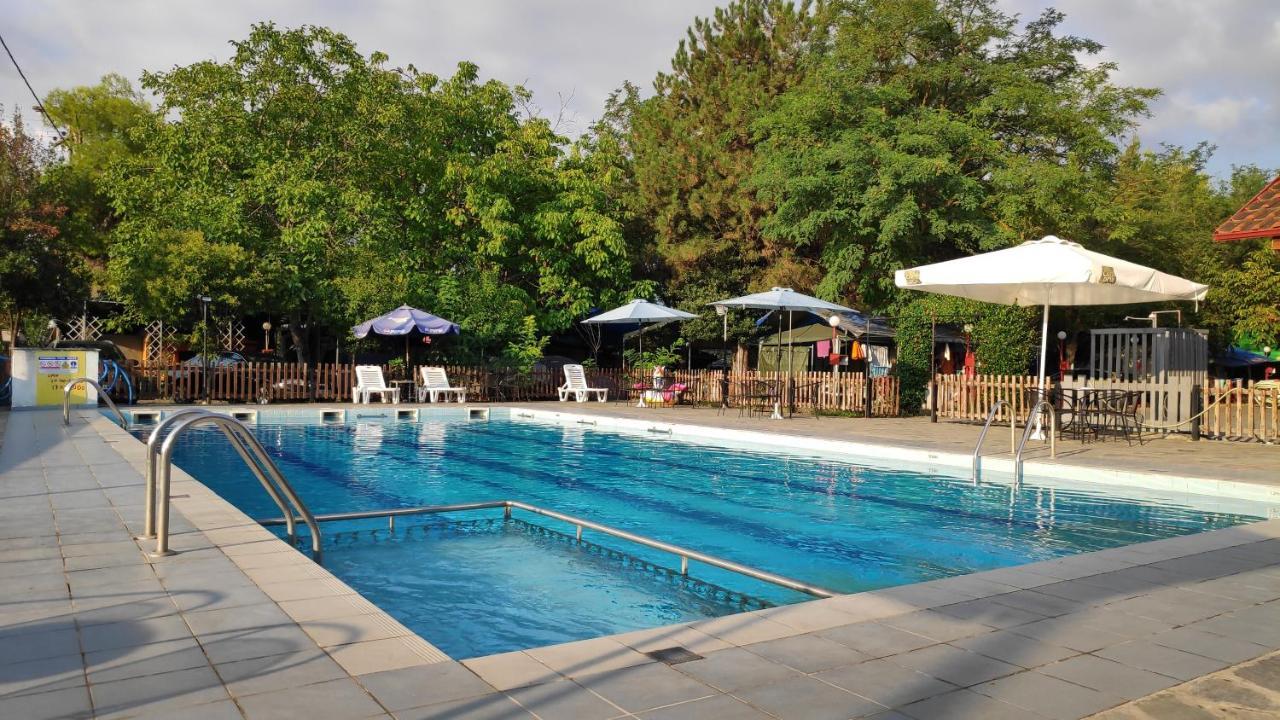Camping Mitikas And Bungalows Pláka Litóhoru Kültér fotó